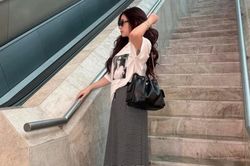 Ai cũng nên có một chiếc chân váy maxi trong tủ đồ, mặc lúc nào cũng hợp