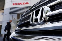 Một doanh nghiệp nhà nước nhận hơn 2 tỷ USD từ Honda, Toyota và Ford