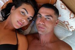 Vợ sắp cưới của Ronaldo đáp trả