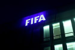 FIFA họp khẩn cấp
