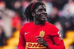 T&acirc;n binh Premier League ph&aacute; kỷ lục chuyển nhượng