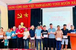 Lai Châu: Trao 110 suất quà hỗ trợ người dân xã Mường Kim bị ảnh hưởng do mưa lũ