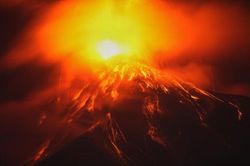 Guatemala sơ t&aacute;n khẩn cấp h&agrave;ng trăm người do n&uacute;i lửa Fuego phun tr&agrave;o