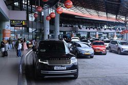Điều chỉnh làn đón xe dịch vụ tại nhà ga T1 sân bay Nội Bài
