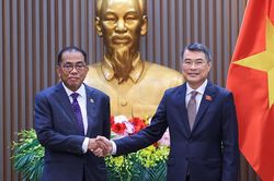 Thủ tướng Lê Minh Hưng tiếp Bộ trưởng Quốc phòng Malaysia
