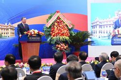 Nỗ lực để biến cơ hội b&ecirc;n ngo&agrave;i trở th&agrave;nh nguồn lực ph&aacute;t triển