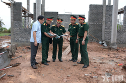 Bộ đội chung tay xây nhà cộng đồng tặng đồng bào