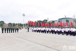 135 học sinh ti&ecirc;u biểu l&agrave; con c&aacute;n bộ, nh&acirc;n vi&ecirc;n trong Qu&acirc;n đội b&aacute;o c&ocirc;ng d&acirc;ng B&aacute;c