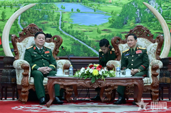 Hợp tác quốc phòng Việt Nam - Lào ngày càng tin cậy, toàn diện và thực chất