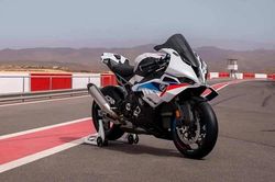 Triệu hồi gần 17.000 siêu môtô BMW S1000 RR vì lỗi khóa điện