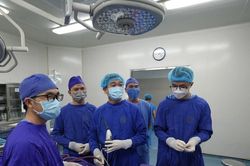 Nhầm lồi mắt với cận thị, nam sinh mang khối u hiếm xâm lấn nền sọ