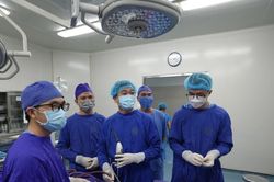 Nhầm lồi mắt với cận thị, nam sinh mang khối u hiếm xâm lấn nền sọ