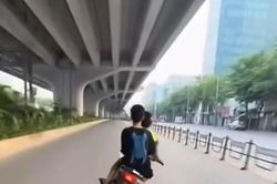 Điều tra, xử lý 2 thiếu niên điều khiển xe máy lạng lách trên đường phố Hà Nội