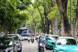 Hà Nội miễn 100% vé xe buýt Vành đai 1, hỗ trợ 30% lãi suất vay đổi xe xanh