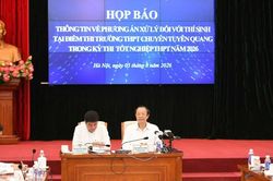Bộ Giáo dục họp báo hướng xử lí 328 thí sinh trong vụ gian lận thi tại Tuyên Quang