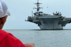 Clip: Xem tàu sân bay Mỹ USS George Washington rời vịnh Đà Nẵng