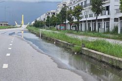 Quảng Ninh: Cầu Bình Minh 1.700 tỷ đồng nhếch nhác giữa những dãy nhà bỏ hoang