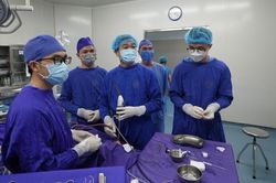 Lầm tưởng cận thị, nam sinh không ngờ có khối u hiếm xâm lấn vào nền sọ