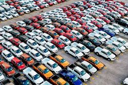 Ô tô nhập khẩu tăng kỷ lục, xe lắp ráp bất ngờ chững lại trong tháng 7