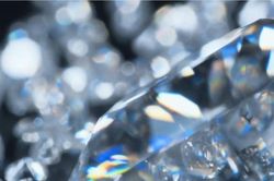 Nghịch lý thị trường kim cương nhân tạo, 99 carat chỉ từ 85.000 đồng