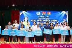 Tiếp thêm động lực đến trường cho học sinh khó khăn ở Đức Thọ