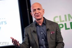 Tỷ phú Jeff Bezos bán 15 triệu cổ phiếu Amazon trị giá hơn 4 tỷ USD