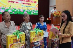 Hỗ trợ c&aacute;c nạn nh&acirc;n chất độc da cam vươn l&ecirc;n ổn định cuộc sống