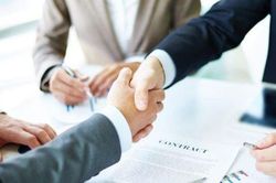 Khi nào doanh nghiệp được chuyển người lao động làm công việc khác hợp đồng lao động?