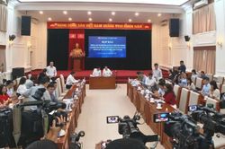 Tổ chức thi lại với thí sinh tại Trường chuyên Tuyên Quang