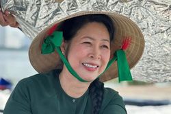 Tình yêu bền bỉ của NSND Hồng Vân