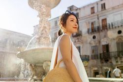 Nắng nóng kỷ lục ở châu Âu vẫn không cản bước du khách châu Á