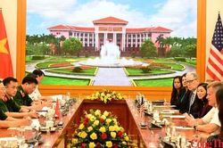 Việt Nam - Hoa Kỳ đẩy mạnh hợp t&aacute;c quốc ph&ograve;ng v&agrave; khắc phục hậu quả chiến tranh