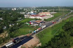 Bộ X&acirc;y dựng y&ecirc;u cầu cắt giảm khối lượng nh&agrave; thầu chậm tiến độ tại cao tốc Cam Lộ - La Sơn