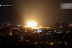 Nga v&agrave; Ukraine mở nhiều đợt tấn c&ocirc;ng mới