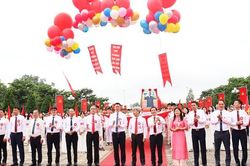 Ph&oacute; B&iacute; thư Tỉnh ủy Trần Huy Phương dự Khai mạc Đại hội Thể dục thể thao phường Tam Sơn