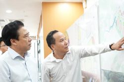 Sớm đưa Trung tâm tài chính quốc tế Việt Nam tại Đà Nẵng đi vào hoạt động là ưu tiên chiến lược của thành phố