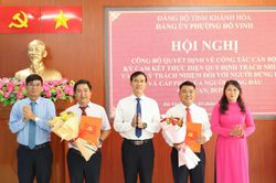Đảng ủy phường Đ&ocirc; Vinh c&ocirc;ng bố c&aacute;c quyết định về c&ocirc;ng t&aacute;c c&aacute;n bộ