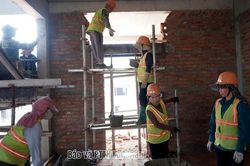 'Chạy đua' với thời gian để đón năm học mới