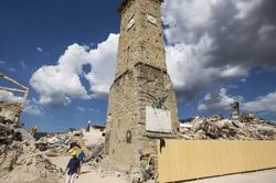 Động đất liên tiếp làm rung chuyển miền trung Italia