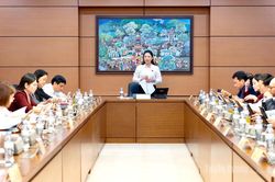 Ng&agrave;y l&agrave;m việc thứ ba Kỳ họp kh&ocirc;ng thường lệ thứ nhất, Quốc hội kh&oacute;a XVI