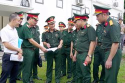 Tư lệnh Quân khu 2 Trần Văn Bắc kiểm tra công tác quy hoạch xây dựng doanh trại Bộ CHQS tỉnh