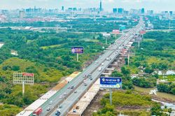 Nhà thầu đua tiến độ, quyết hoàn thành mở rộng cao tốc TP.HCM - Long Thành năm 2026
