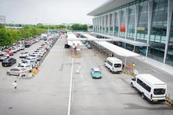 Nội B&agrave;i điều chỉnh l&agrave;n đ&oacute;n xe dịch vụ tại nh&agrave; ga T1 sau phản &aacute;nh của h&agrave;nh kh&aacute;ch