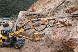 Những mũi khoan đầu ti&ecirc;n xuy&ecirc;n n&uacute;i Ho&agrave;ng Li&ecirc;n kết nối Lai Ch&acirc;u - L&agrave;o Cai