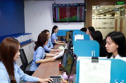 Chứng khoán ngày 5/8: VN-Index giảm nhẹ, khối ngoại nối dài chuỗi mua ròng