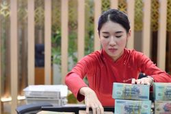 Dòng vốn chảy mạnh vào nền kinh tế, lãi suất vẫn neo cao