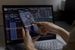 VN-Index lỡ hẹn mốc 1.800 điểm