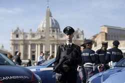 Cựu nhân viên tình báo Italy và dấu hỏi về kênh chuyển tin mật