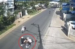 Bị bạn trai của vợ cũ đạp ng&atilde; khi đang lưu th&ocirc;ng xe tr&ecirc;n đường