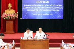 Thi lại tất cả c&aacute;c m&ocirc;n tại điểm thi chuy&ecirc;n Tuy&ecirc;n Quang